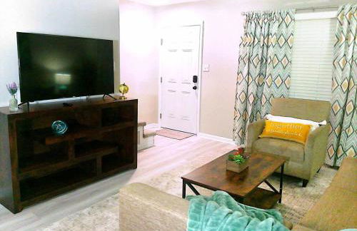 Liberty Towne Spring Lake - Fayetteville near I-95 & Ft Bragg - Perfect for short or long-term stays - Prem Wifi - Foto 7