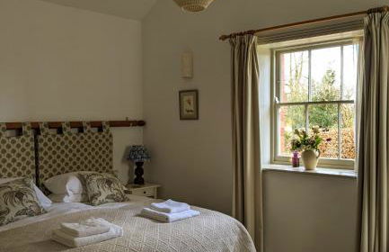 Courtyard Cottage - Photo 89