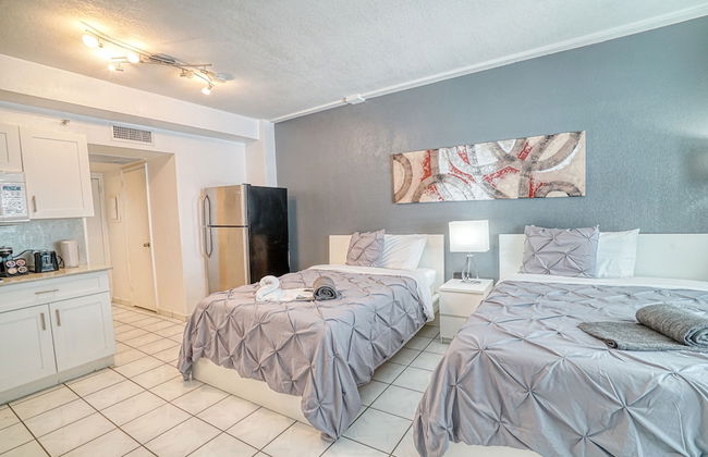 Deluxe Studios and Apartments at the Casablanca - Photo 79