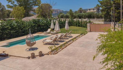 Villa Nicoldia with private pool near Laganas - Foto 4, Garden, sunbed, Garden view