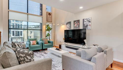 Luxe Newark Retreat with Rooftop Deck Pets Welcome! - Foto 4