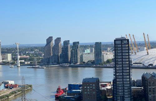 Penthouse with O2 Arena View, Free Parking & Portable AC - Foto 50