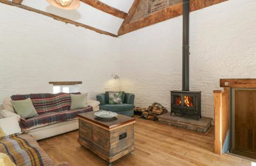 White Haywood Barn - Photo 10