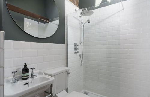 Luxury Cornish Cottage & Modern Cabin with Garden, Central St Agnes - Foto 3