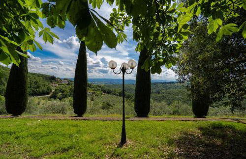 Experience the charm of Tenuta Le Caselle, a cozy farmhouse surrounded by nature and comfort! - Foto 58