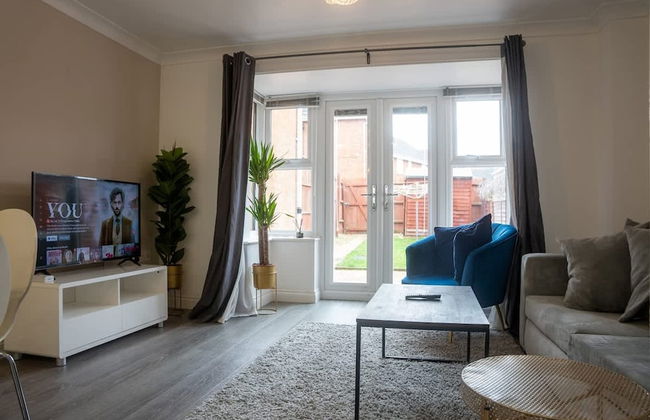 Host Stay Oriel Close - Photo 1