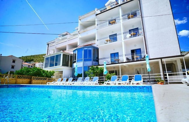 Hotel Bavaria - Photo 7