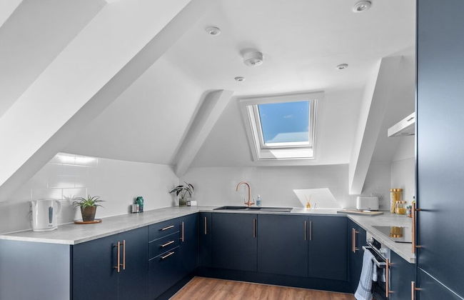 The Penthouse By Pureserviced - Photo 12