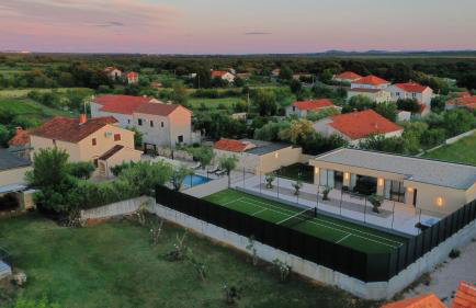 Villa Tina with Swimming Pool, Tennis court, Games room, Sauna, Gym, BBQ - Foto 43