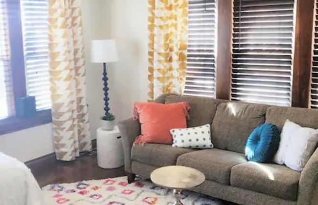 Evie's apartment - Photo 53