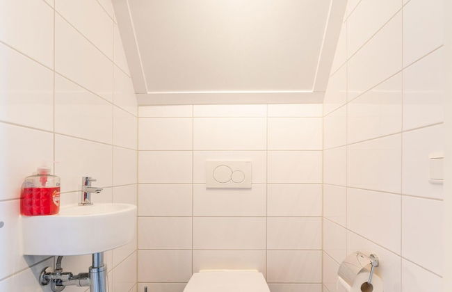 Luxe Stay With Sauna & Garden - Photo 14