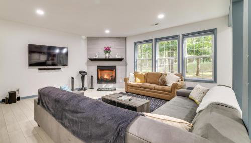 Game Room and Home Theater! Immaculate Poconos Lodge - Foto 5