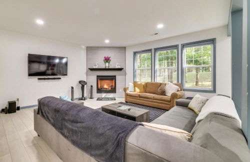 Game Room and Home Theater! Immaculate Poconos Lodge - Foto 5