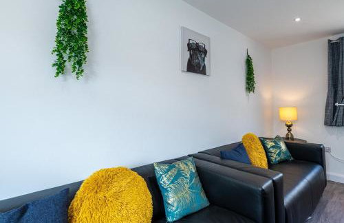 4BR New Build - Near Ferry Port - Great for Groups - Foto 35