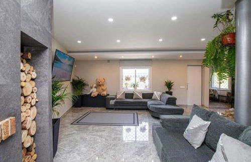 Maravillosa casa con piscina grande y bosque - Photo 6