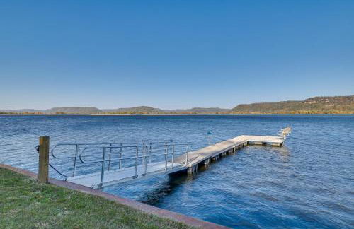 Dock and Views Waterfront Home in Wabasha! - Foto 3