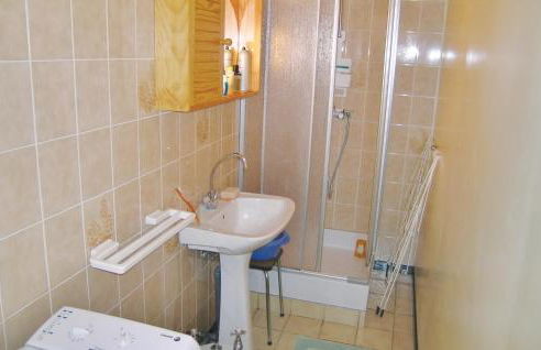 Amazing Home In Quettehou - Foto 7