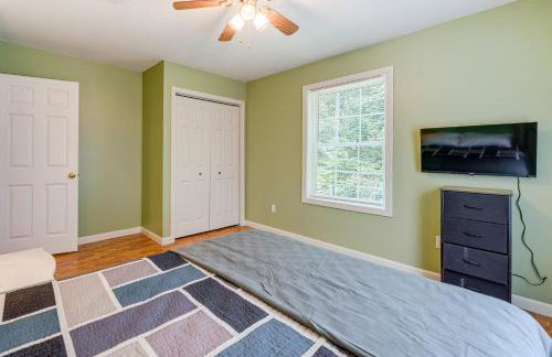 4 Mi to Long Lake! Secluded Haven with Fenced Yard - Foto 15