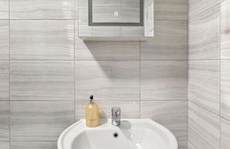 Roomy 3 bedroom house, 2 baths - Photo 15