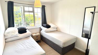 Rushden Home - Perfect for Contractors - Free Parking - Sleeps 5 - Garden - Netflix and HDR TV - Foto 4