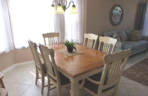 NEAR DIS & Sleeps 10! TWO King Master BR Suites, Bunks For The Kids, Private Patio, NO Steps, Pool, LOW Rates! - Foto 53