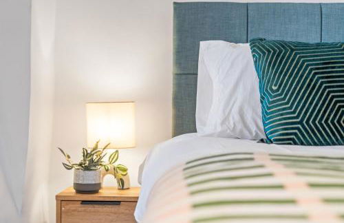 3BR Kingswood Cottage with Detached Unit - Photo 22