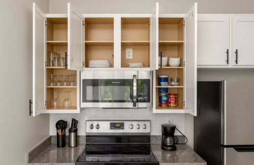 Luxury 2BR Condo Steps from UAB Campus 5a - Photo 28