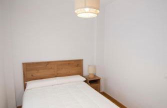 Stylish 3-Bedrooms Getaway with Terrace & Pool - Foto 10