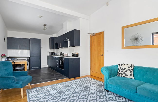 City Centre Spacious Apartment - Photo 13