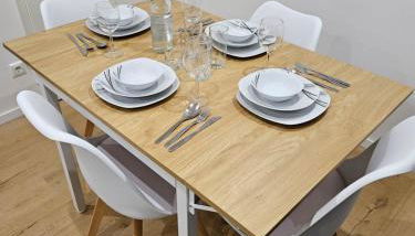 Modern Homes - Voll ausgestatte Wohnung - Balkon - Hotelbetten - 4K TV - WLAN - Foto 5