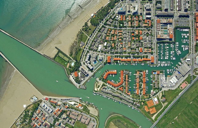 Red Flat With Shared Pool and Private Parking - Foto 16