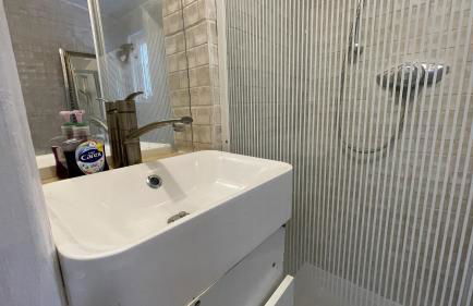 Lovely Flat Near Train Station and Central London - Foto 24