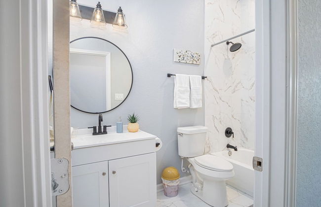 Inviting 4br/2ba Near Downtown & Riverwalk - Foto 22