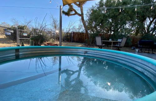 10 minutes to JTNP - Sauna, Hot Tub, Cold Plunge Saltwater Pool, Telescope, Fireplace and Views - Foto 6