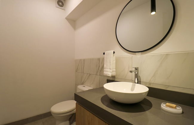 w Charming 2BR w Balcony in Miraflores - Photo 17