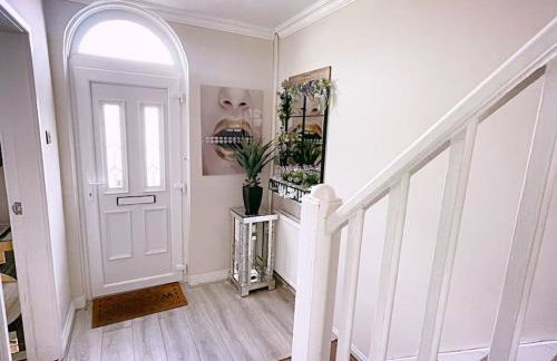 The Serene Stays - 3 Bed Home in Oldham Manchester - Foto 3