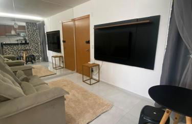 Lindo apto com portaria 24h, região central, longa e curta temporada - Foto 2