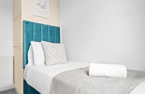 Stylish 3 Bed House - Garden - Parking - Netflix 181TA - Photo 10