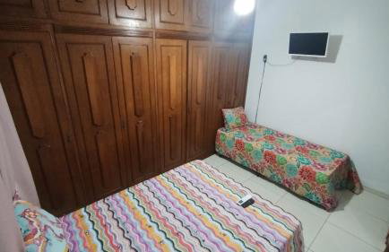 CASA - 3 quartos com ar - garagem para 3 carros - Foto 52