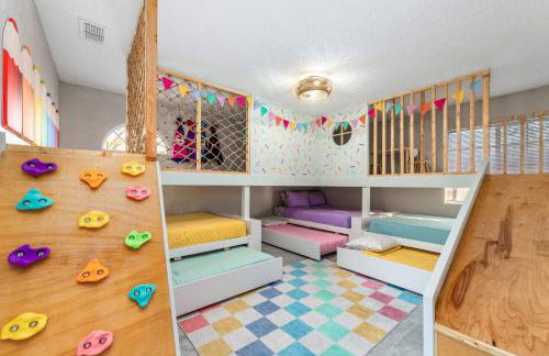 7 BR Heated Pool, Game Room, Theater, Sleeps 25 - Foto 1