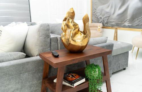 Designer Villa with Heated Pool, BBQ, Firepit, Ideal for Families & Groups - Photo 27