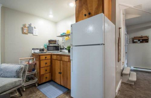 Central 2 bedroom unit with 3 beds and 3 large TVs - Photo 29