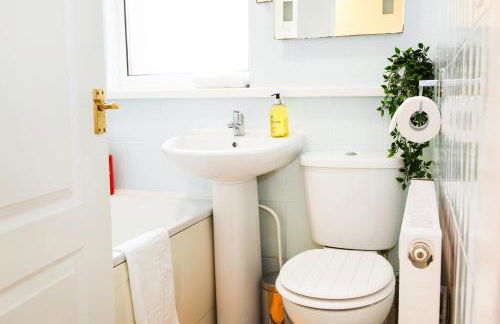 3 Bedroom House, Free Parking and Self Check In - Foto 35