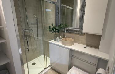 Cosy 4BR house, West Didsbury, bars and restaurants close by, Free Parking, Sleeps 8 - Photo 37