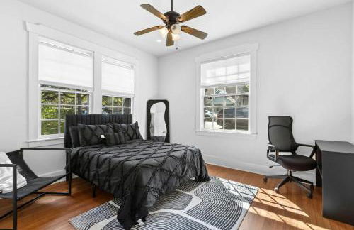 2025 New Build Victorian Gem on UT, 4BR, 2BA Downtown with Free Parking - Foto 5