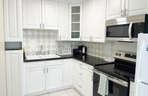 Sunny Isles Apartments by MiaRentals - Photo 110