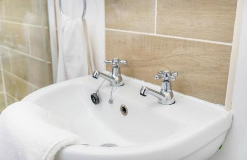 NEW! Stylish 5-Bed Apartment in Stockton-on-tees by Stay With Us, Perfect for Contractors & Large Groups, FREE Parking! - Foto 36