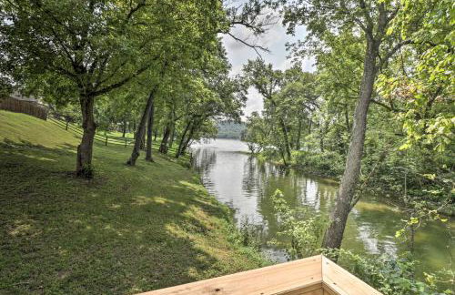 Mountain Home Cottage with Deck on White River! - Foto 27