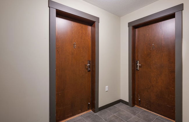 LARGE 3-Br 3-Ba | Ski In/Out | Pool & Hot Tubs | Central Upper Village Location - Photo 2