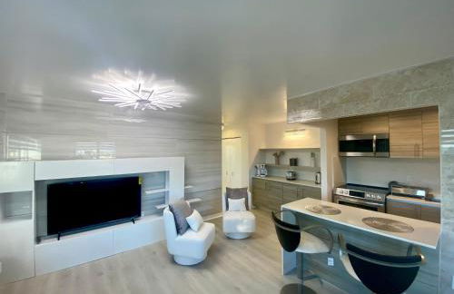 Panoramic luxurious waterfront one bedroom apartment with Miami skyline view Free parking 5min drive to Miami Beach - Foto 16